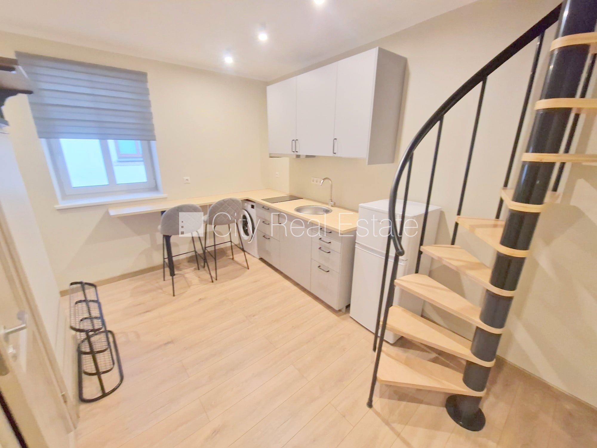 Sludinājumi. Privātmāja, pagalma māja, renovēta māja, apsargāts pagalms, ieeja no pagalma, logi vērsti uz Cena: 420 EUR/mēn Foto #3