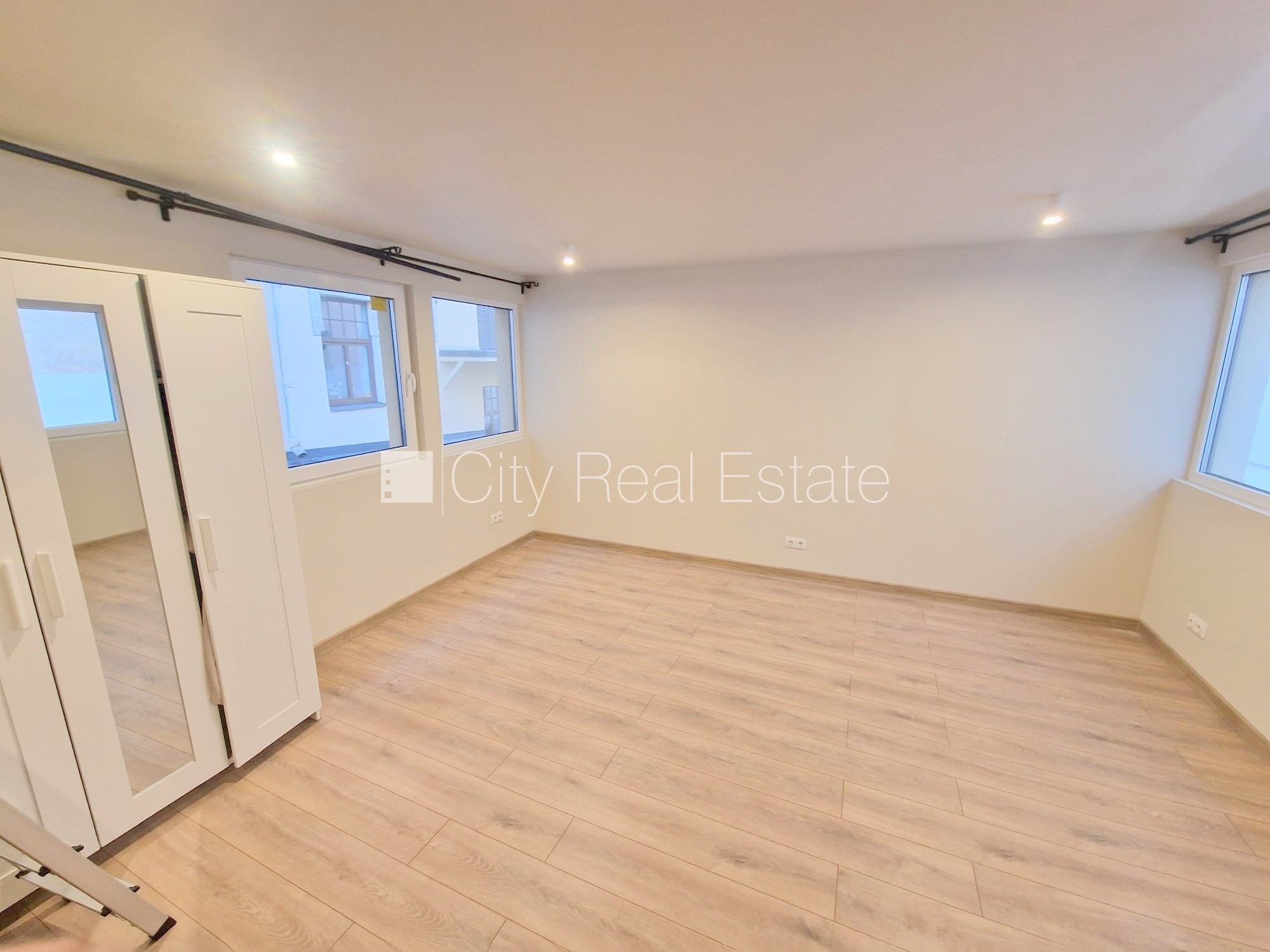 Sludinājumi. Privātmāja, pagalma māja, renovēta māja, apsargāts pagalms, ieeja no pagalma, logi vērsti uz Cena: 420 EUR/mēn Foto #14