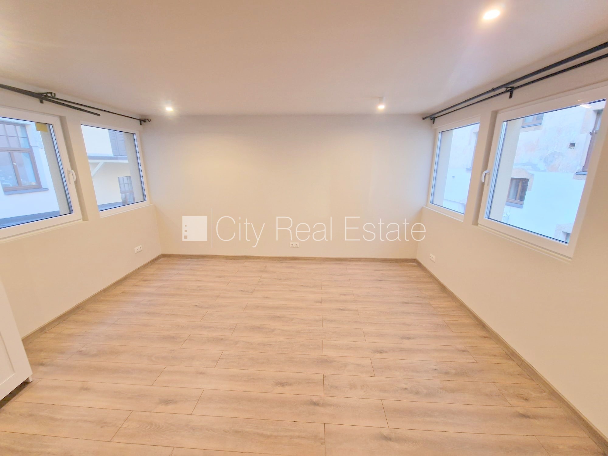 Sludinājumi. Privātmāja, pagalma māja, renovēta māja, apsargāts pagalms, ieeja no pagalma, logi vērsti uz Cena: 420 EUR/mēn Foto #15