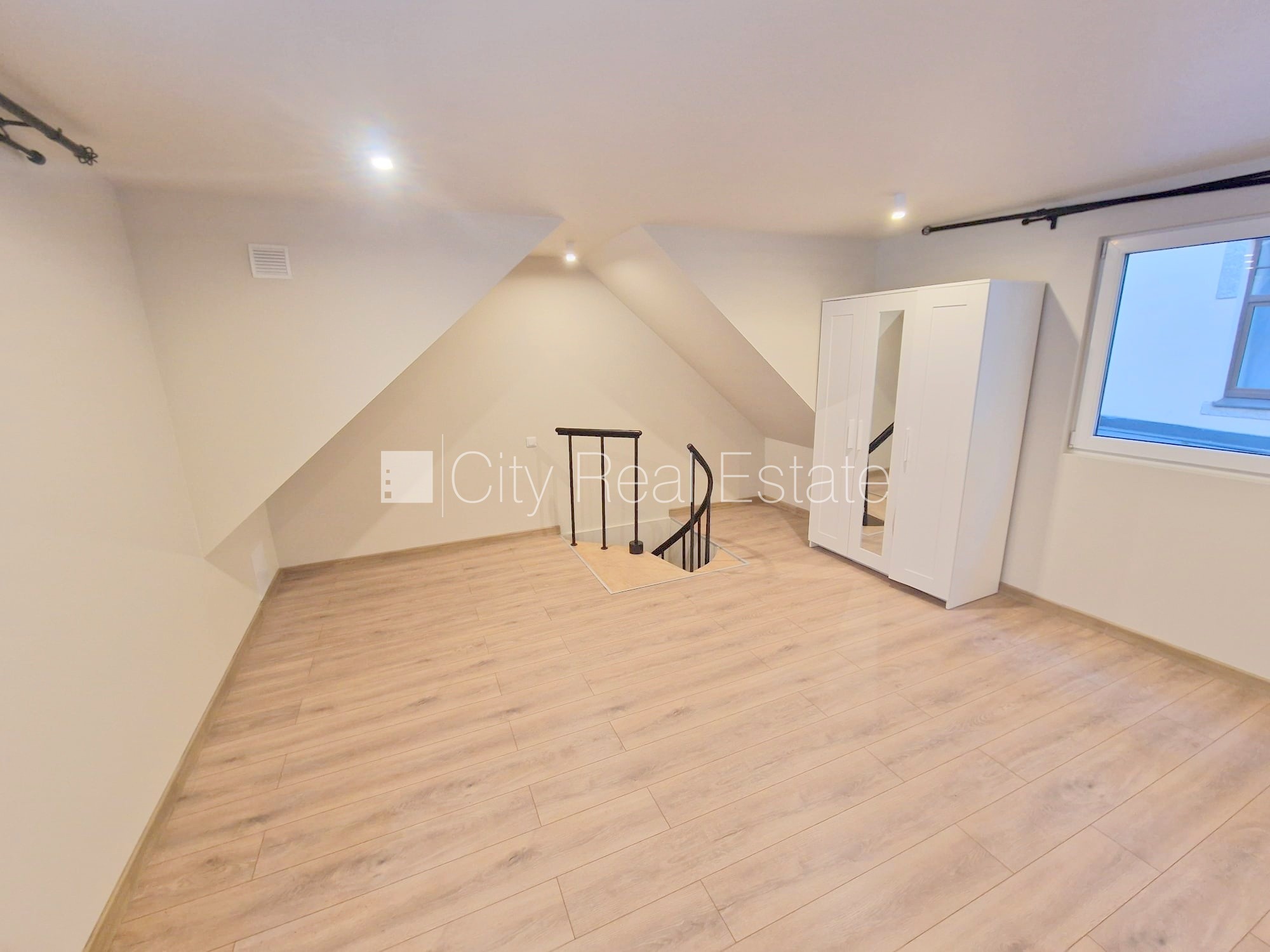 Sludinājumi. Privātmāja, pagalma māja, renovēta māja, apsargāts pagalms, ieeja no pagalma, logi vērsti uz Cena: 420 EUR/mēn Foto #11