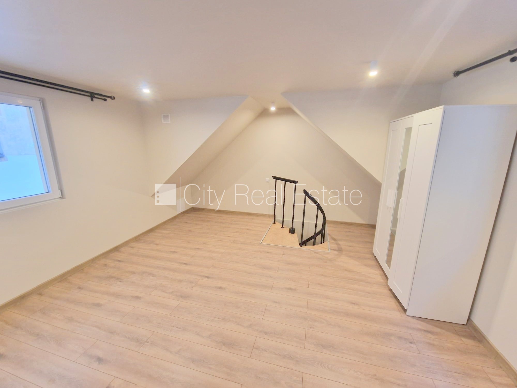 Sludinājumi. Privātmāja, pagalma māja, renovēta māja, apsargāts pagalms, ieeja no pagalma, logi vērsti uz Cena: 420 EUR/mēn Foto #10