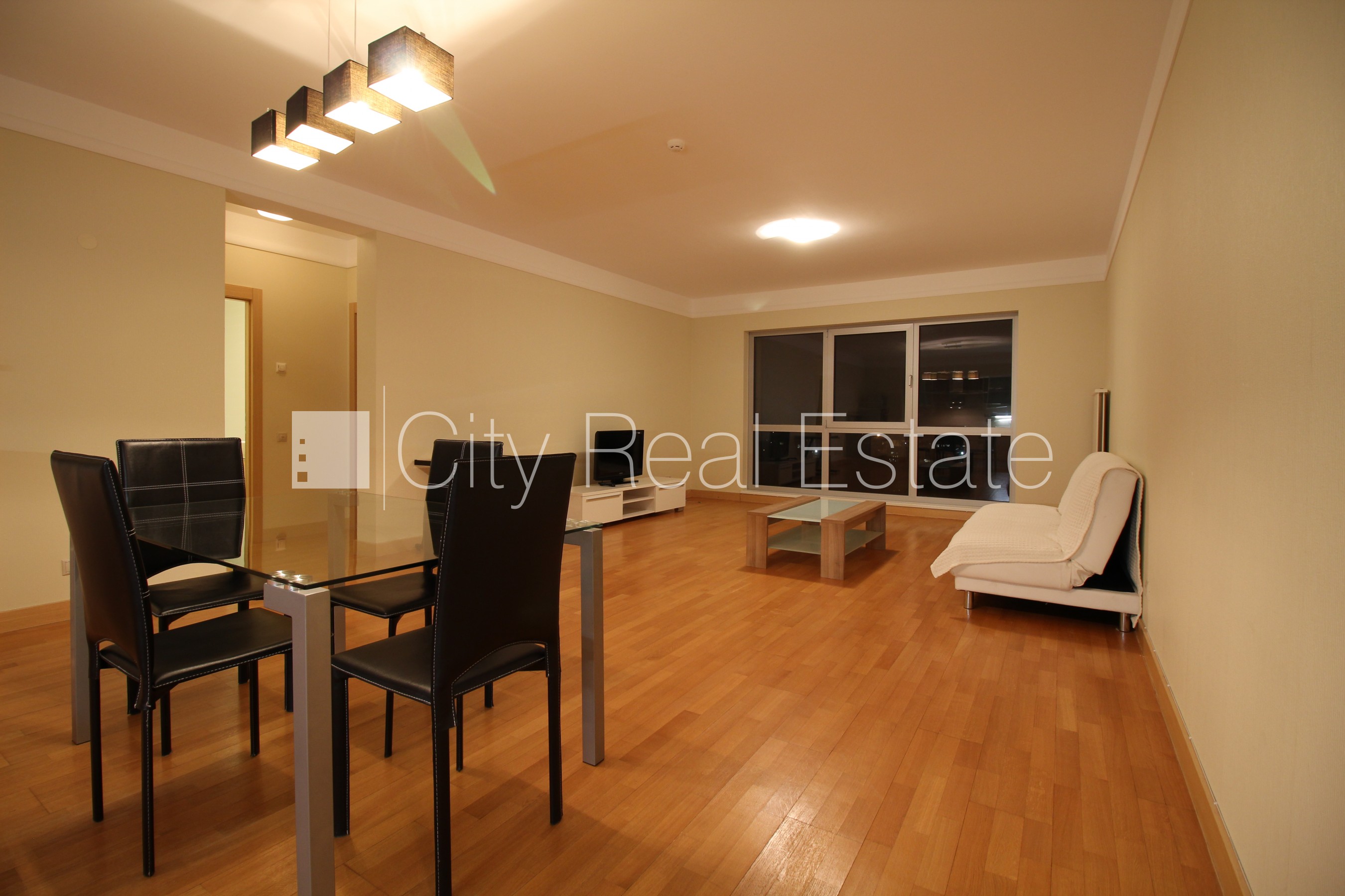 Sludinājumi. Projekts - Panorama Plaza, jaunceltne, labiekārtota apzaļumota teritorija, iespēja nomāt pazemes Cena: 850 EUR/mēn Foto #2