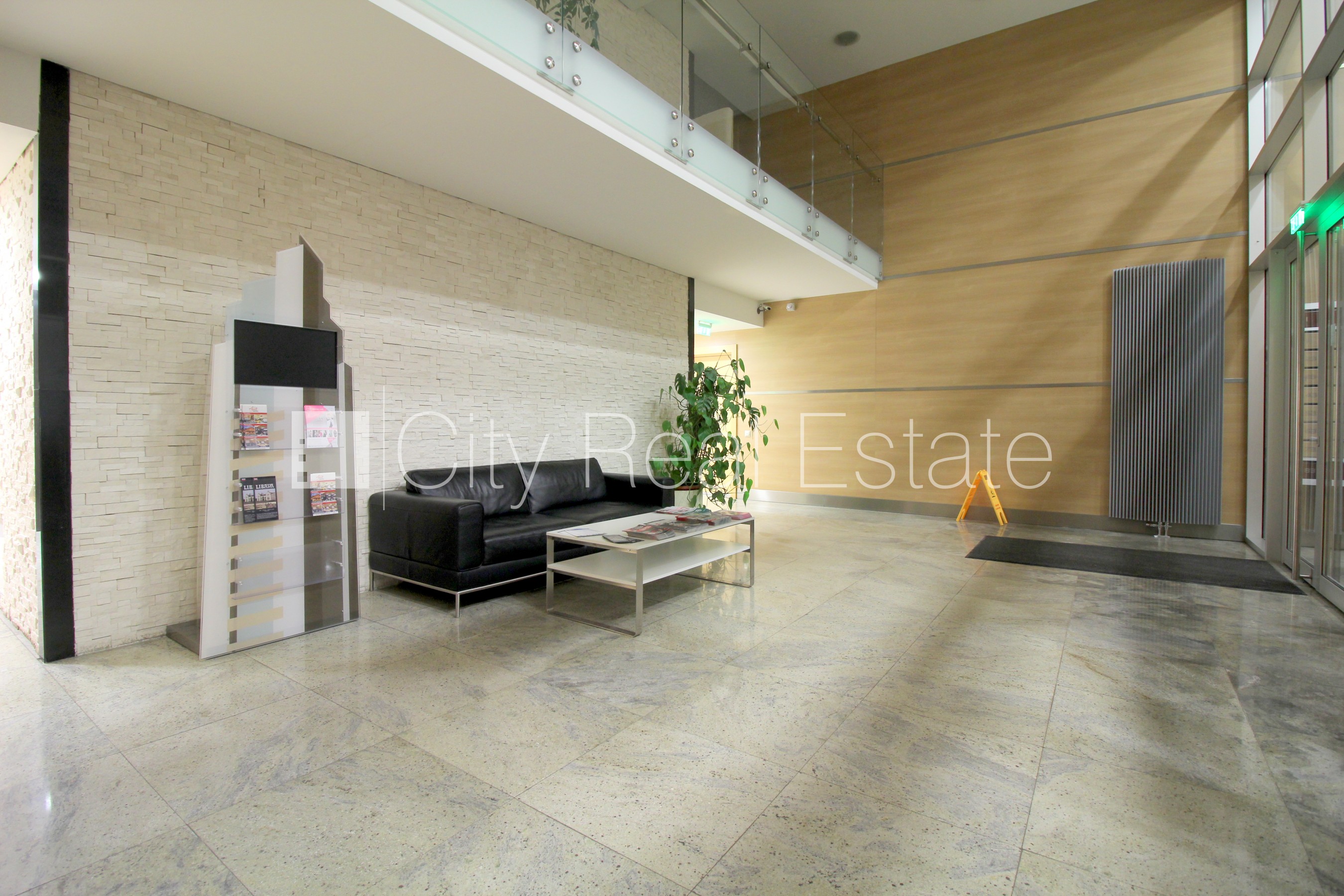 Sludinājumi. Projekts - Panorama Plaza, jaunceltne, labiekārtota apzaļumota teritorija, iespēja nomāt pazemes Cena: 850 EUR/mēn Foto #17