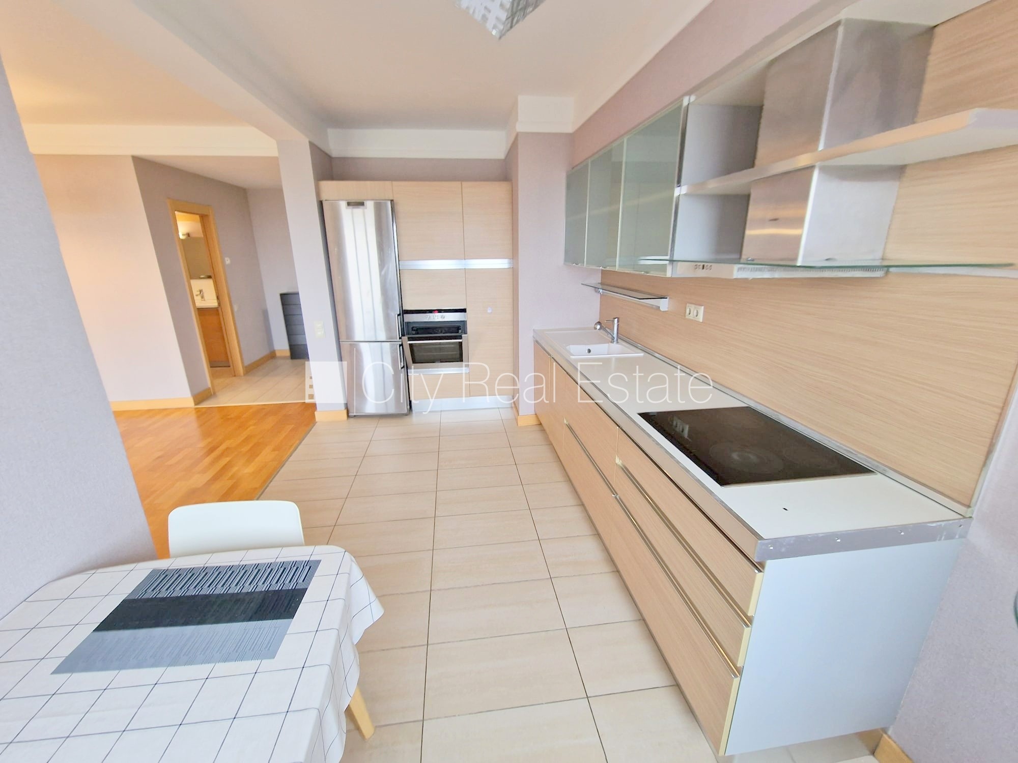 Sludinājumi. Projekts - Panorama Plaza, jaunceltne, pagalma ēka, labiekārtota apzaļumota teritorija, slēgts Cena: 900 EUR/mēn Foto #11