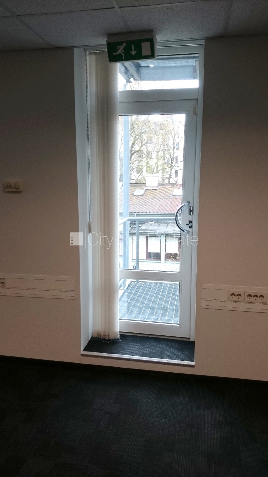 Sludinājumi. Jaunceltne, fasādes māja, viena kvadrātmetra apsaimniekošanas maksa mēnesī  3,3 EUR, garāžas vārti Cena: 2894 EUR/mēn Foto #20