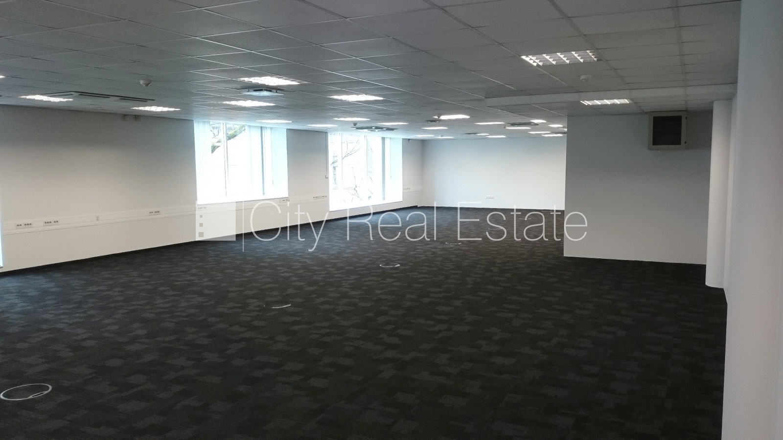 Sludinājumi. Jaunceltne, fasādes māja, viena kvadrātmetra apsaimniekošanas maksa mēnesī  3,3 EUR, garāžas vārti Cena: 2894 EUR/mēn Foto #3