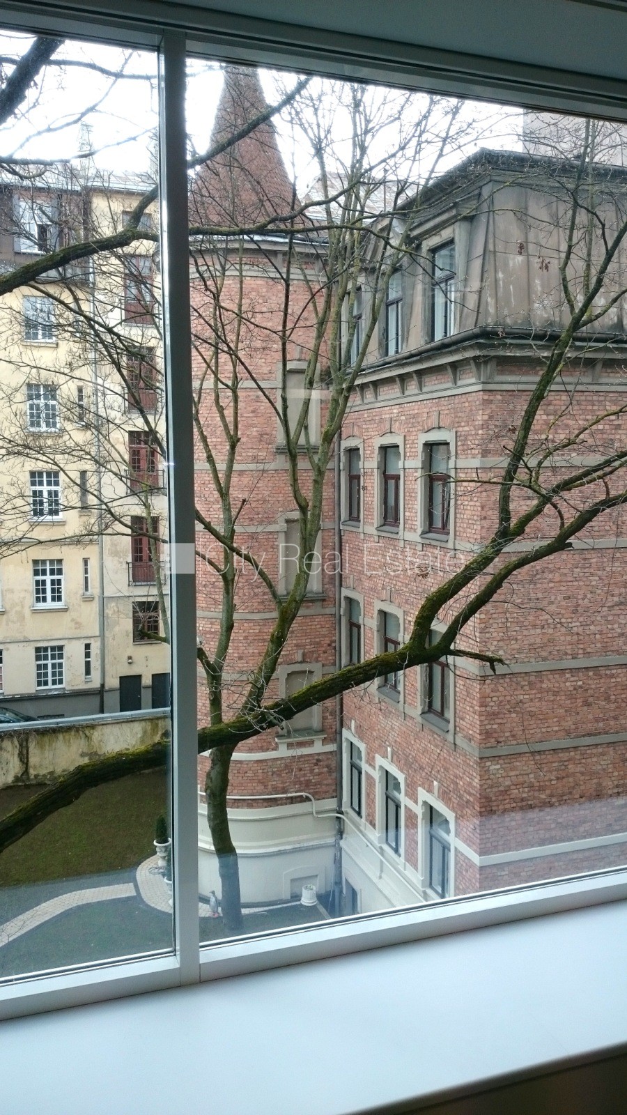 Sludinājumi. Jaunceltne, fasādes māja, viena kvadrātmetra apsaimniekošanas maksa mēnesī  3,3 EUR, garāžas vārti Cena: 2894 EUR/mēn Foto #7