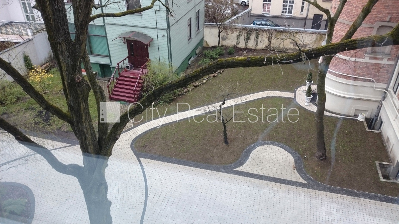 Sludinājumi. Jaunceltne, fasādes māja, viena kvadrātmetra apsaimniekošanas maksa mēnesī  3,3 EUR, garāžas vārti Cena: 2894 EUR/mēn Foto #8