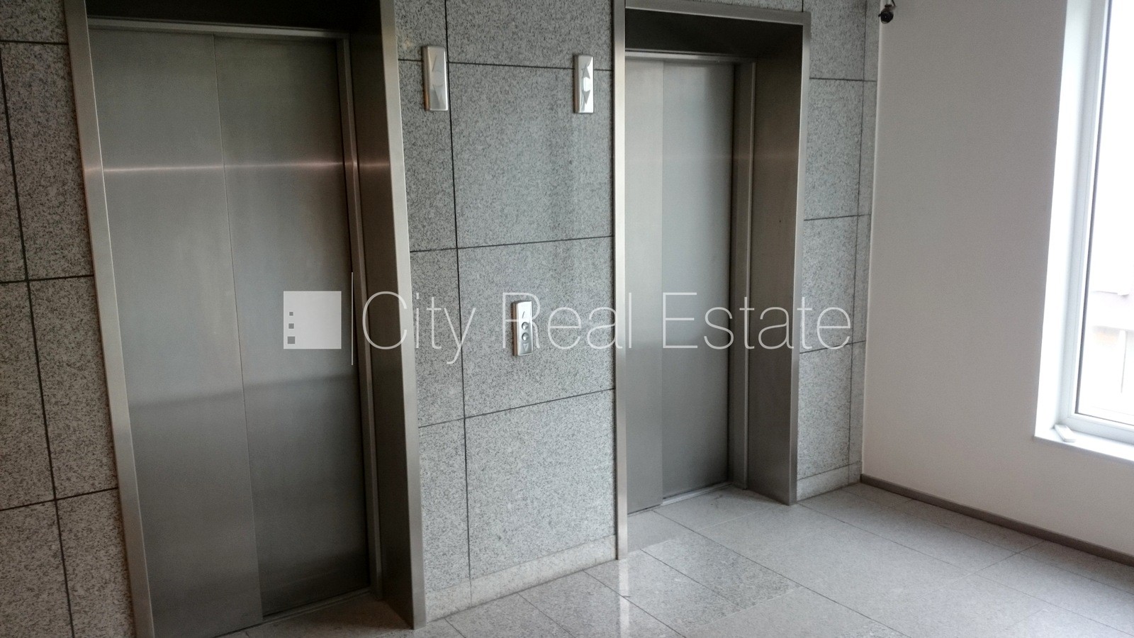 Sludinājumi. Jaunceltne, fasādes māja, viena kvadrātmetra apsaimniekošanas maksa mēnesī  3,3 EUR, garāžas vārti Cena: 2894 EUR/mēn Foto #12