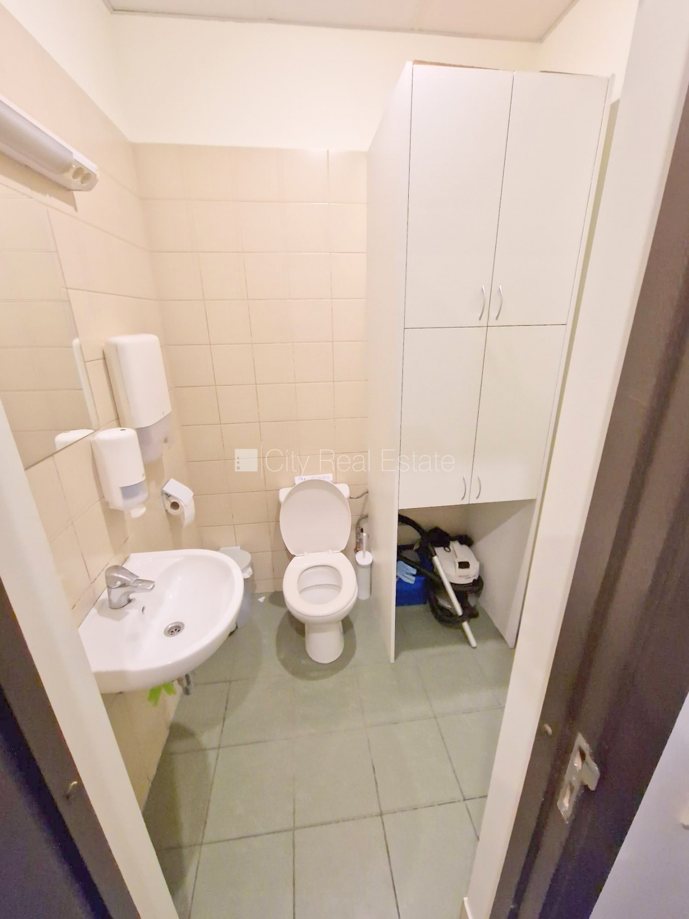 Sludinājumi. Fasādes māja, renovēta māja, viena kvadrātmetra apsaimniekošanas maksa mēnesī  1,95 EUR, slēgts Cena: 600 EUR/mēn Foto #13