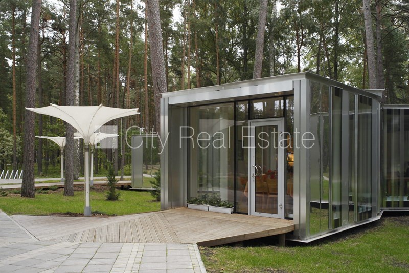 Sludinājumi. Iežogota teritorija, vieta automašīnai, terase, istabas izolētas 2 gab., studio tipa, virtuve Cena: 500 EUR/mēn Foto #14