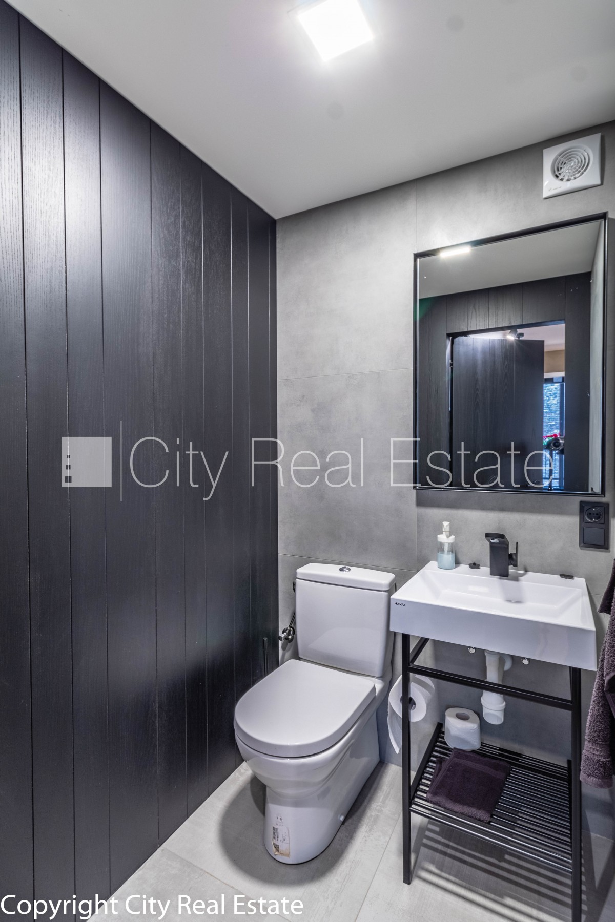 Sludinājumi. Pagalma māja, slēgts pagalms, vieta automašīnai, luksuss apartamenti , guļamistabu skaits 3 gab., Cena: 3000 EUR/mēn Foto #4