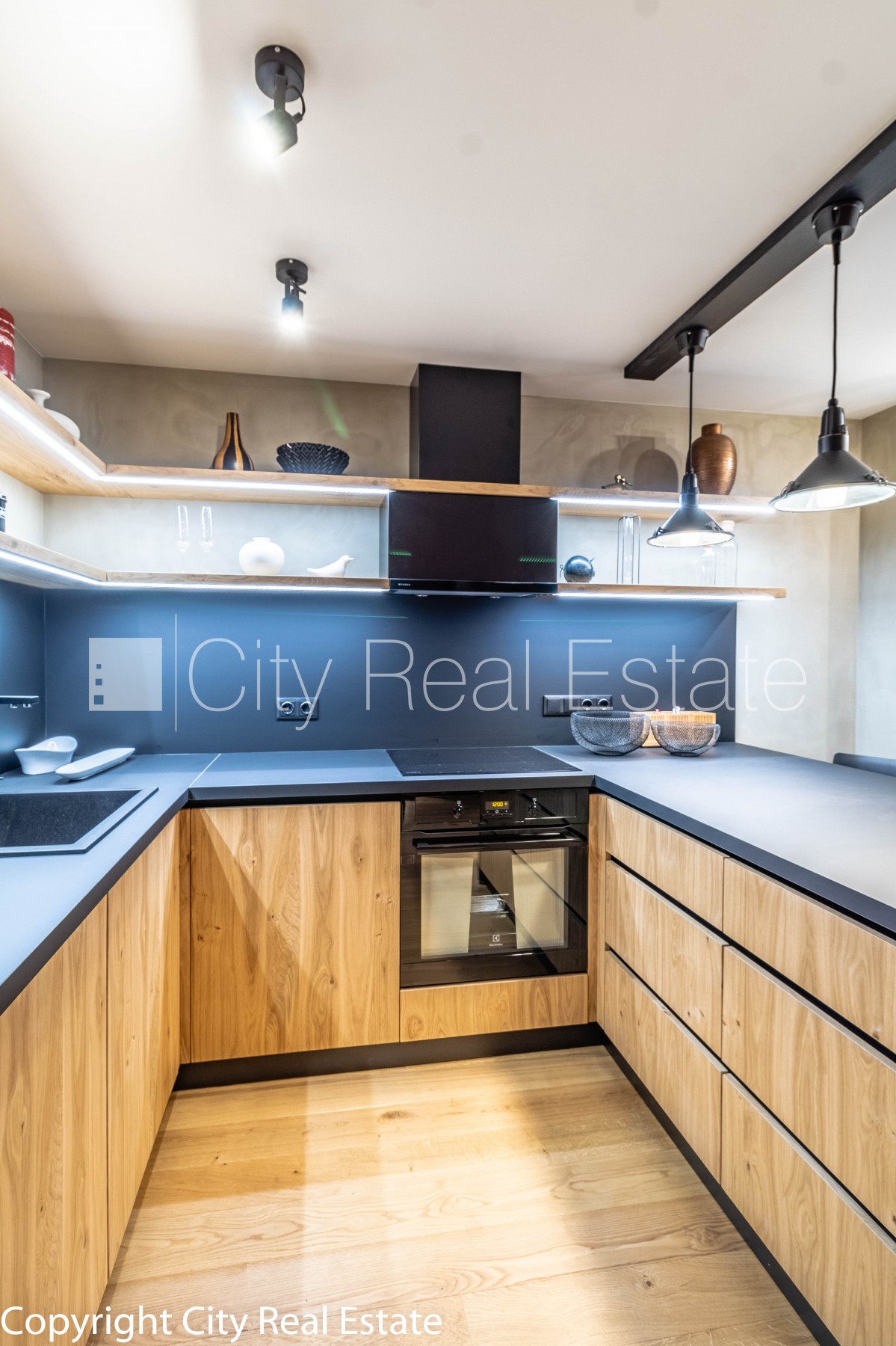 Sludinājumi. Pagalma māja, slēgts pagalms, vieta automašīnai, luksuss apartamenti , guļamistabu skaits 3 gab., Cena: 3000 EUR/mēn Foto #5