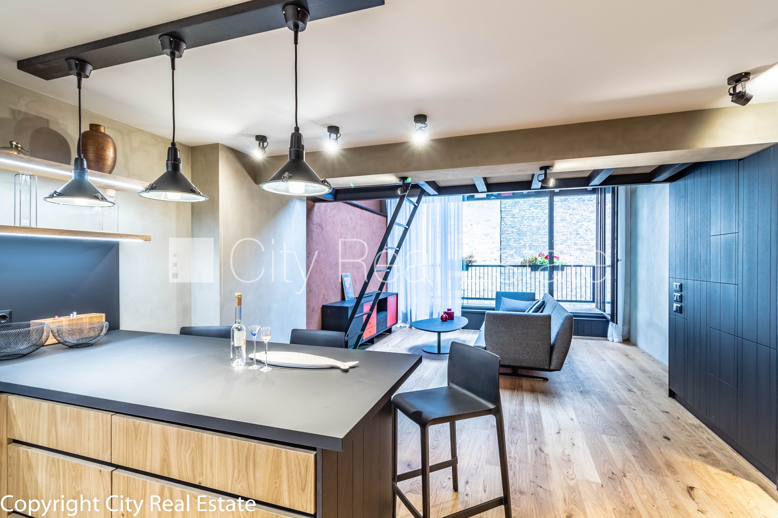 Sludinājumi. Pagalma māja, slēgts pagalms, vieta automašīnai, luksuss apartamenti , guļamistabu skaits 3 gab., Cena: 3000 EUR/mēn Foto #6