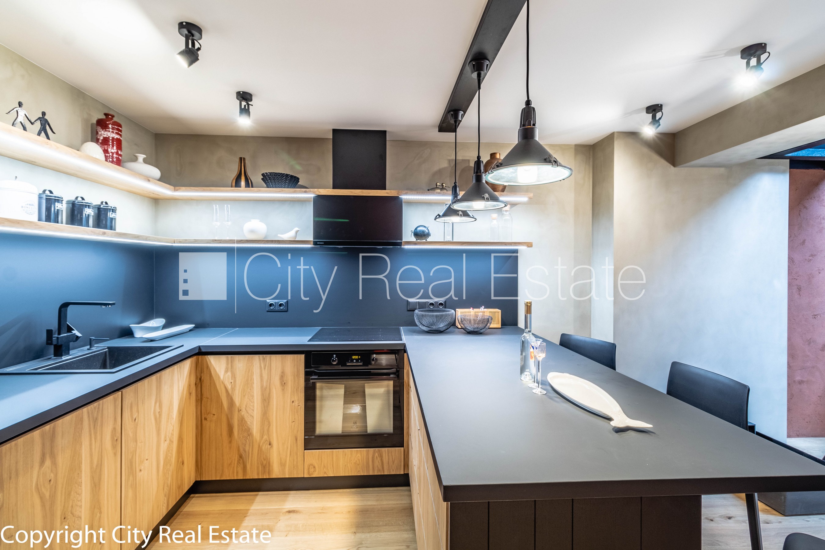 Sludinājumi. Pagalma māja, slēgts pagalms, vieta automašīnai, luksuss apartamenti , guļamistabu skaits 3 gab., Cena: 3000 EUR/mēn Foto #7