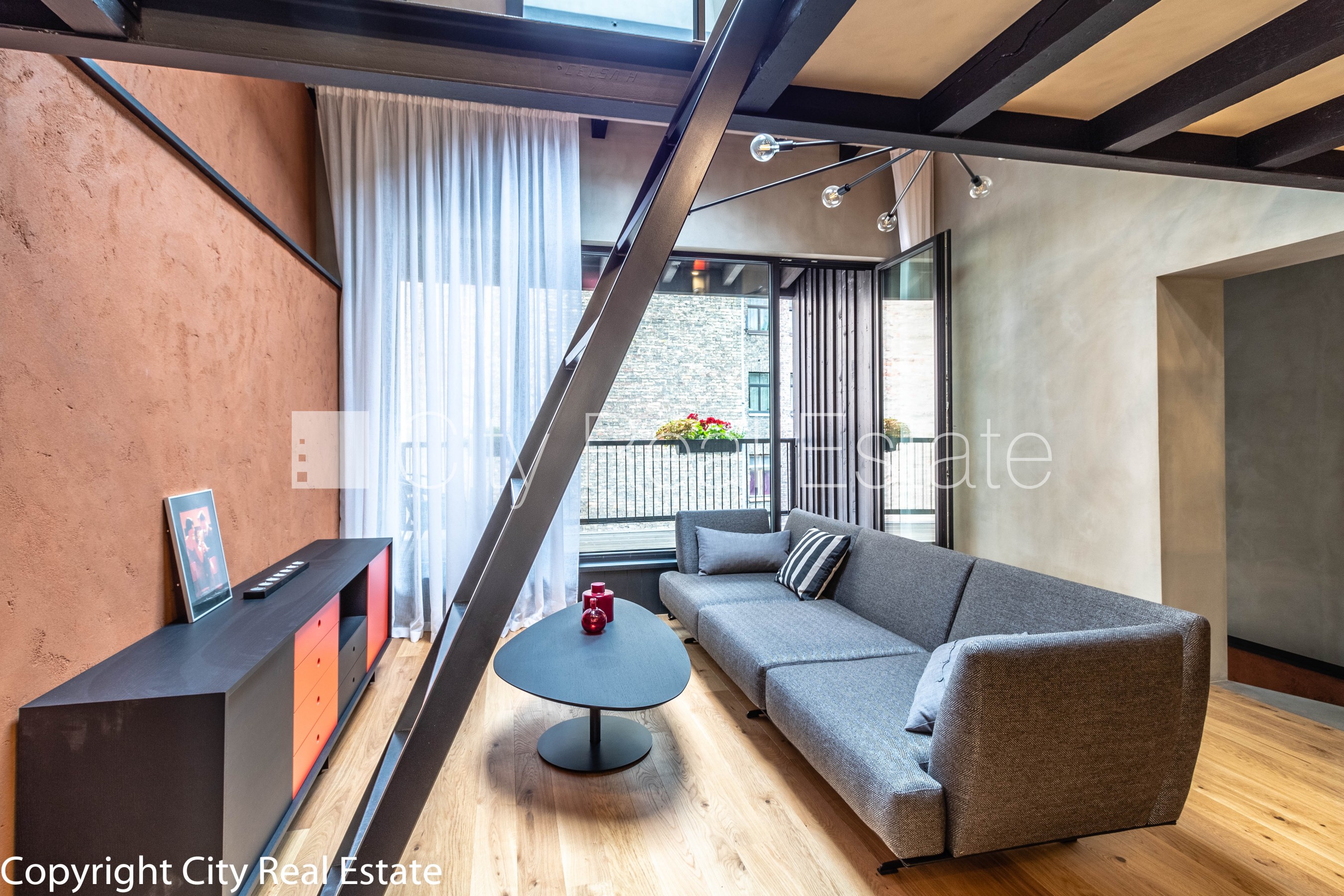 Sludinājumi. Pagalma māja, slēgts pagalms, vieta automašīnai, luksuss apartamenti , guļamistabu skaits 3 gab., Cena: 3000 EUR/mēn Foto #9