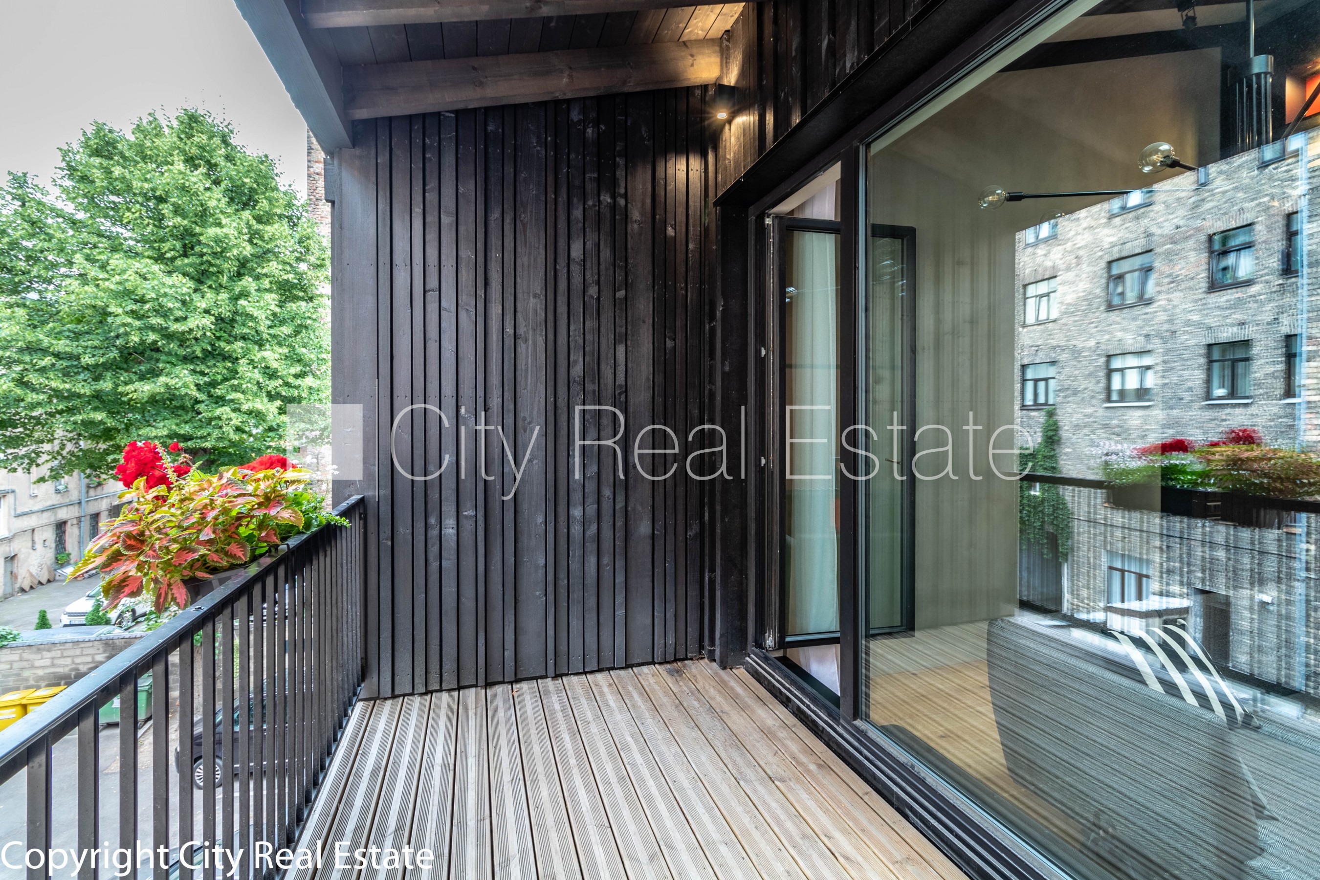 Sludinājumi. Pagalma māja, slēgts pagalms, vieta automašīnai, luksuss apartamenti , guļamistabu skaits 3 gab., Cena: 3000 EUR/mēn Foto #15