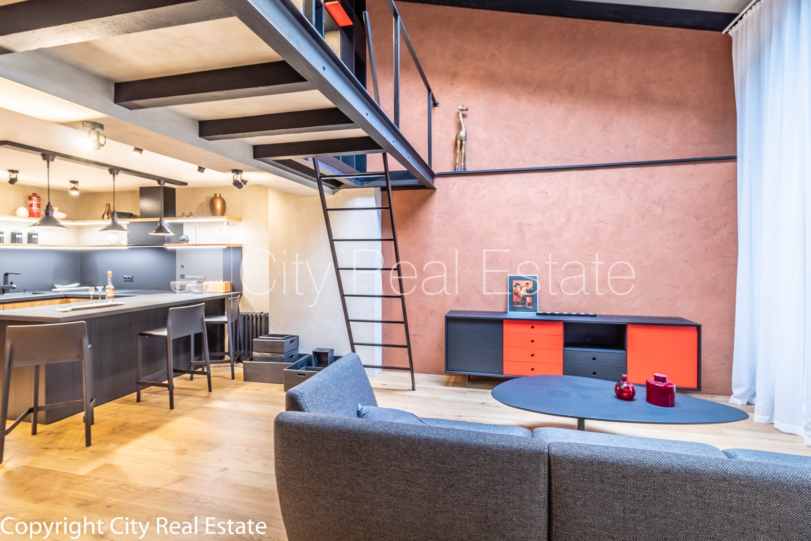 Sludinājumi. Pagalma māja, slēgts pagalms, vieta automašīnai, luksuss apartamenti , guļamistabu skaits 3 gab., Cena: 3000 EUR/mēn Foto #18