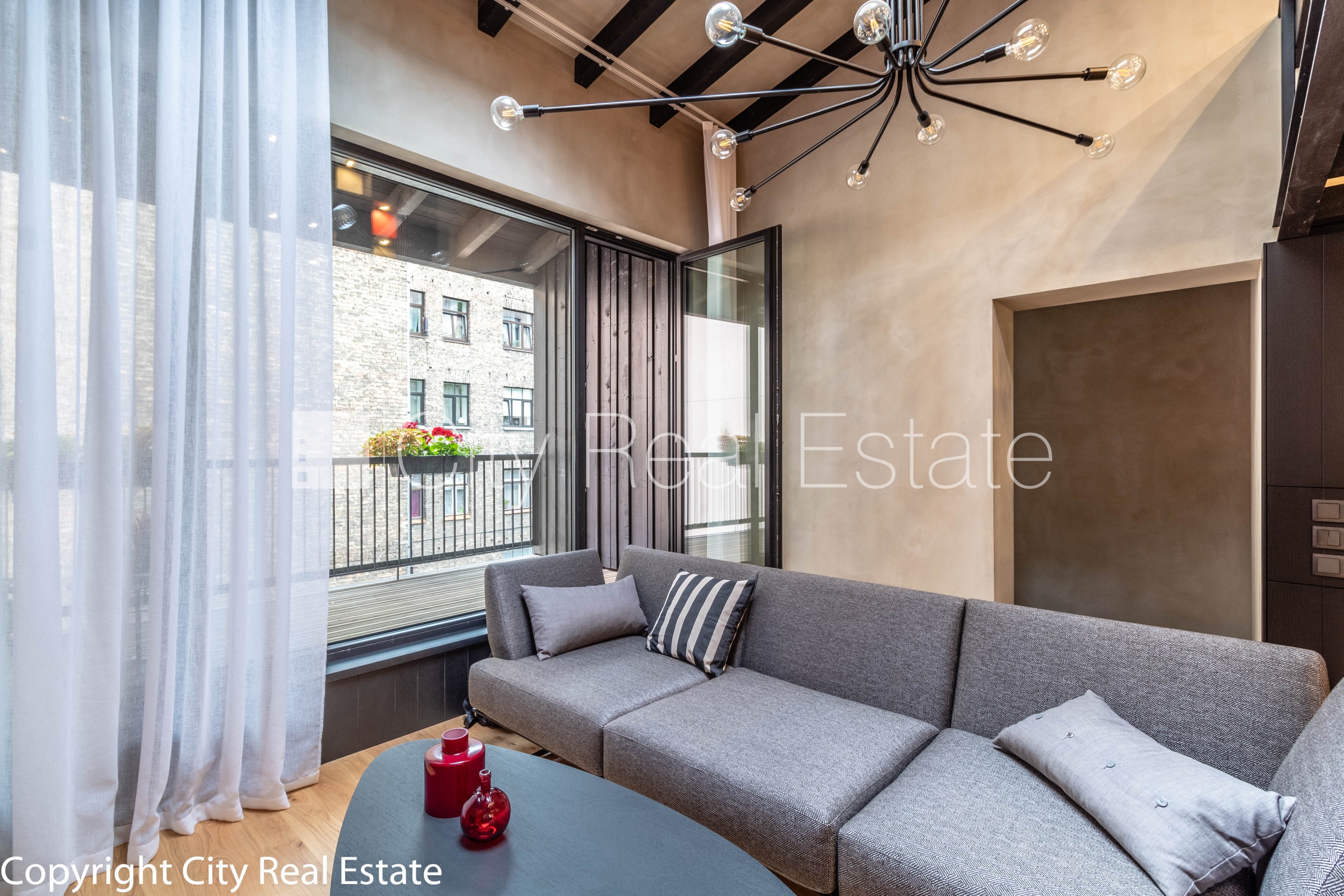 Sludinājumi. Pagalma māja, slēgts pagalms, vieta automašīnai, luksuss apartamenti , guļamistabu skaits 3 gab., Cena: 3000 EUR/mēn Foto #19