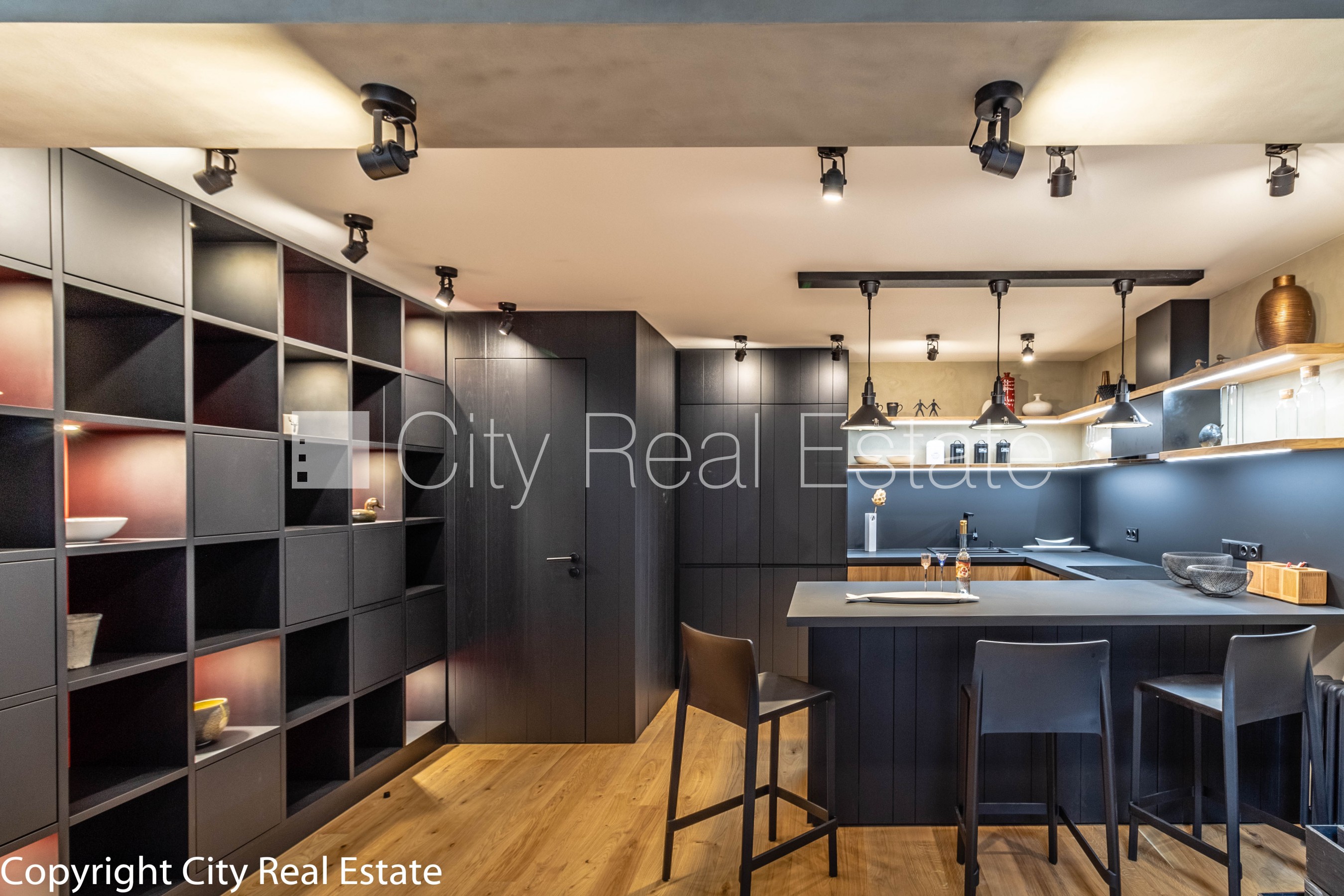 Sludinājumi. Pagalma māja, slēgts pagalms, vieta automašīnai, luksuss apartamenti , guļamistabu skaits 3 gab., Cena: 3000 EUR/mēn Foto #20