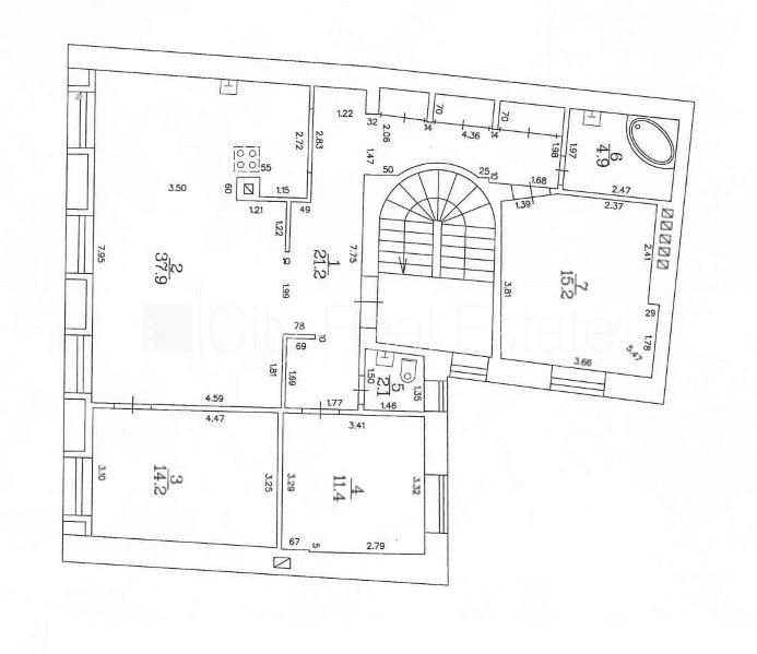 Sludinājumi. Fasādes māja, ieeja no ielas, kāpņu telpa pēc kosmētiskā remonta, logi vērsti mājas abās pusēs, Cena: 900 EUR/mēn Foto #22