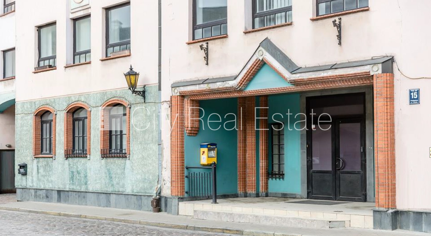 Sludinājumi. Fasādes māja, slēgts pagalms, vieta vairākām automašīnām, ieeja no ielas, ir lifts, balkons, Cena: 15840 EUR/mēn Foto #3