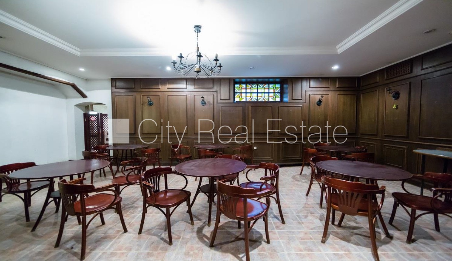 Sludinājumi. Fasādes māja, slēgts pagalms, vieta vairākām automašīnām, ieeja no ielas, ir lifts, balkons, Cena: 15840 EUR/mēn Foto #6