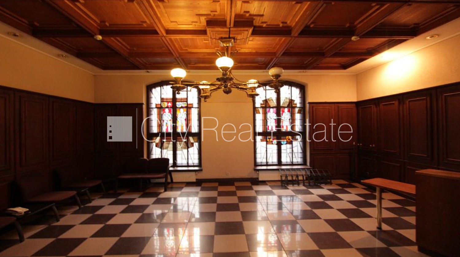 Sludinājumi. Fasādes māja, slēgts pagalms, vieta vairākām automašīnām, ieeja no ielas, ir lifts, balkons, Cena: 15840 EUR/mēn Foto #10