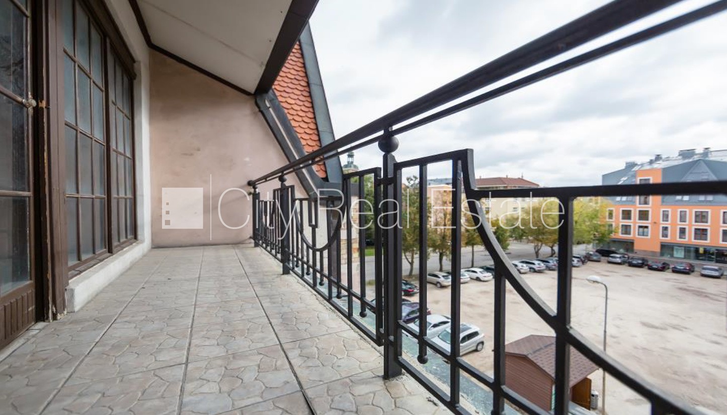 Sludinājumi. Fasādes māja, slēgts pagalms, vieta vairākām automašīnām, ieeja no ielas, ir lifts, balkons, Cena: 15840 EUR/mēn Foto #12