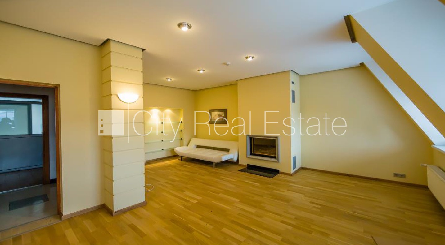 Sludinājumi. Fasādes māja, slēgts pagalms, vieta vairākām automašīnām, ieeja no ielas, ir lifts, balkons, Cena: 15840 EUR/mēn Foto #14