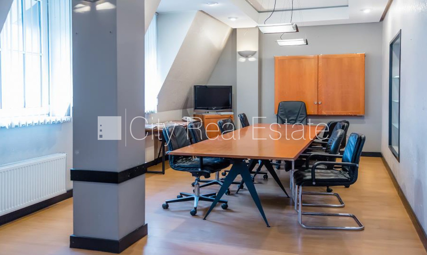 Sludinājumi. Fasādes māja, slēgts pagalms, vieta vairākām automašīnām, ieeja no ielas, ir lifts, balkons, Cena: 15840 EUR/mēn Foto #16