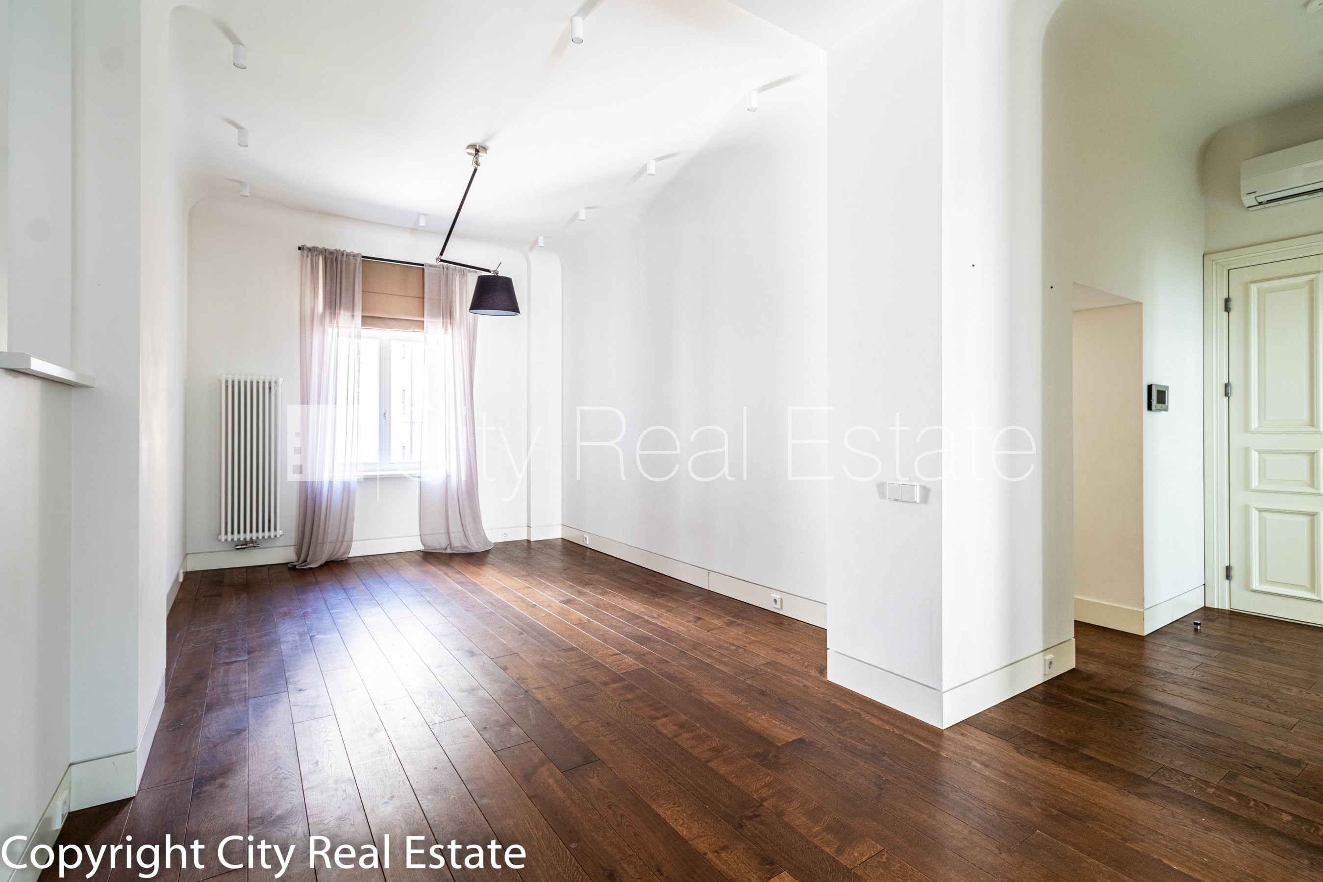 Sludinājumi. Projekts - J5, fasādes māja, renovēta māja, labiekārtots apzaļumots pagalms, bruģēts piebraucamais Cena: 226000 EUR Foto #3