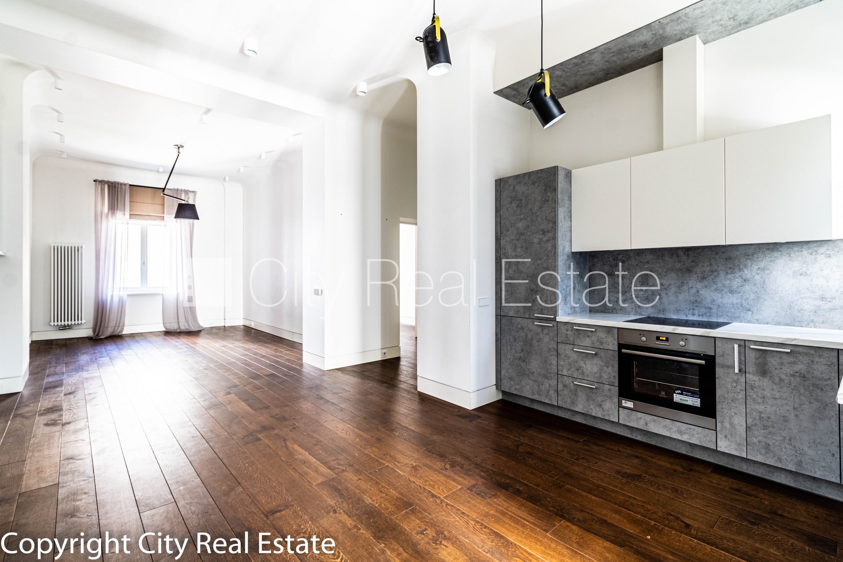 Sludinājumi. Projekts - J5, fasādes māja, renovēta māja, labiekārtots apzaļumots pagalms, bruģēts piebraucamais Cena: 226000 EUR Foto #1