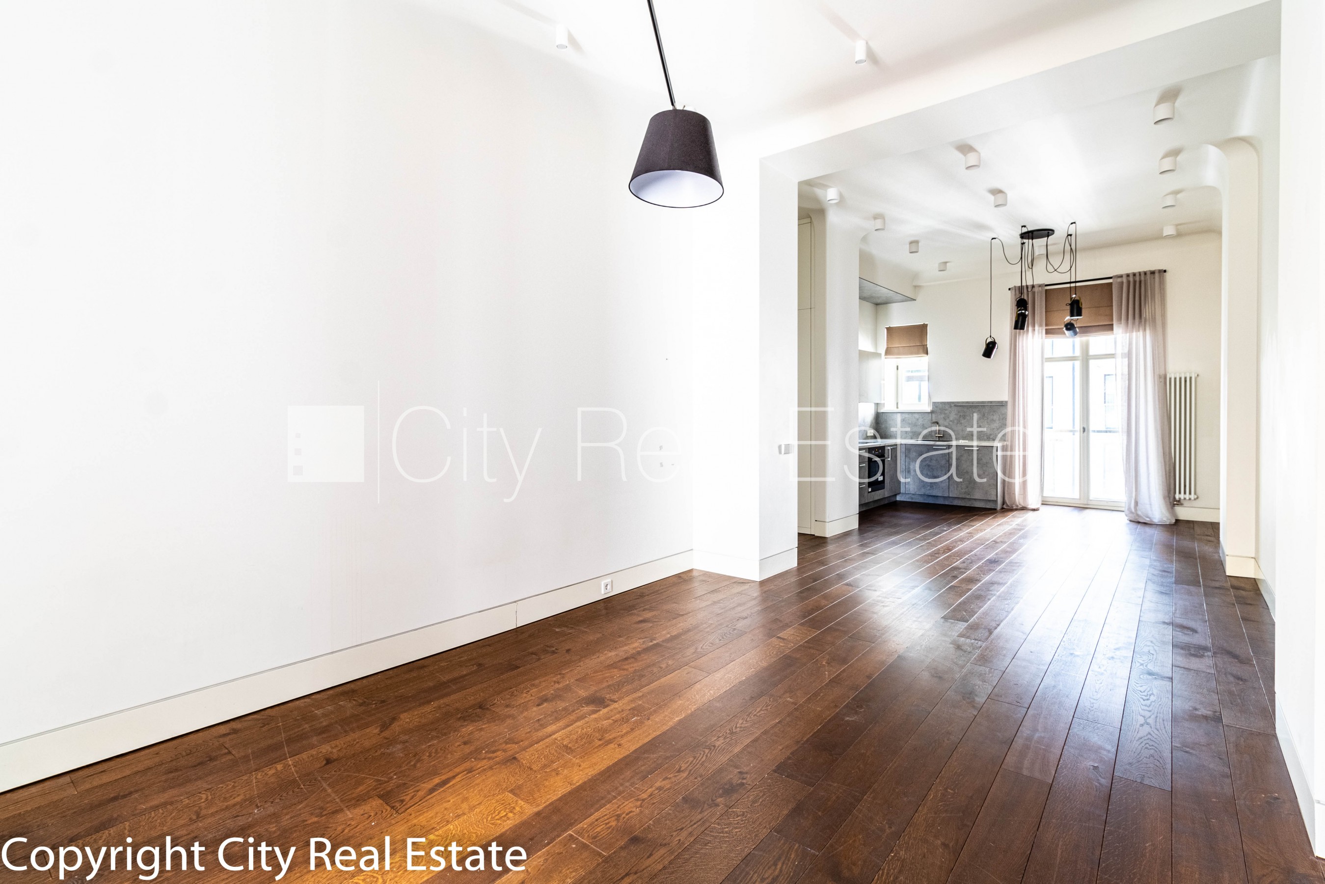 Sludinājumi. Projekts - J5, fasādes māja, renovēta māja, labiekārtots apzaļumots pagalms, bruģēts piebraucamais Cena: 226000 EUR Foto #2