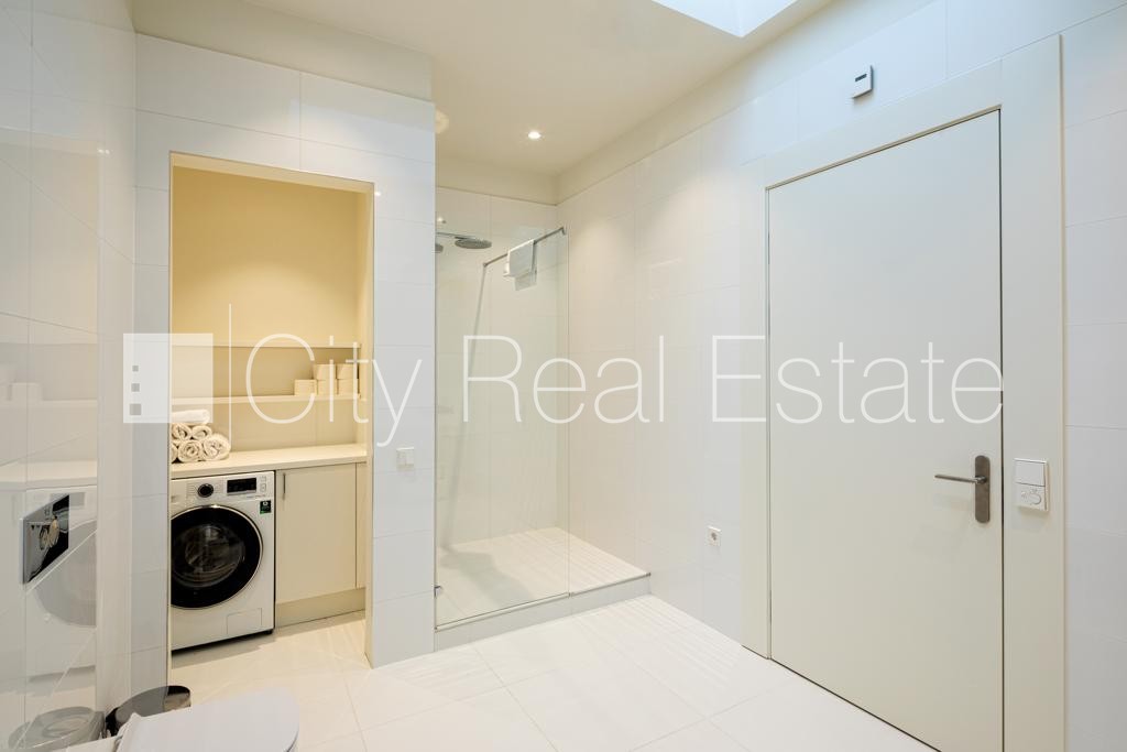 Sludinājumi. Projekts - J5, renovēta māja, vieta automašīnai, pazemes autostāvvieta, apsargāta teritorija, ir Cena: 590000 EUR Foto #23