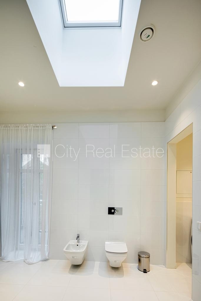 Sludinājumi. Projekts - J5, renovēta māja, vieta automašīnai, pazemes autostāvvieta, apsargāta teritorija, ir Cena: 590000 EUR Foto #24