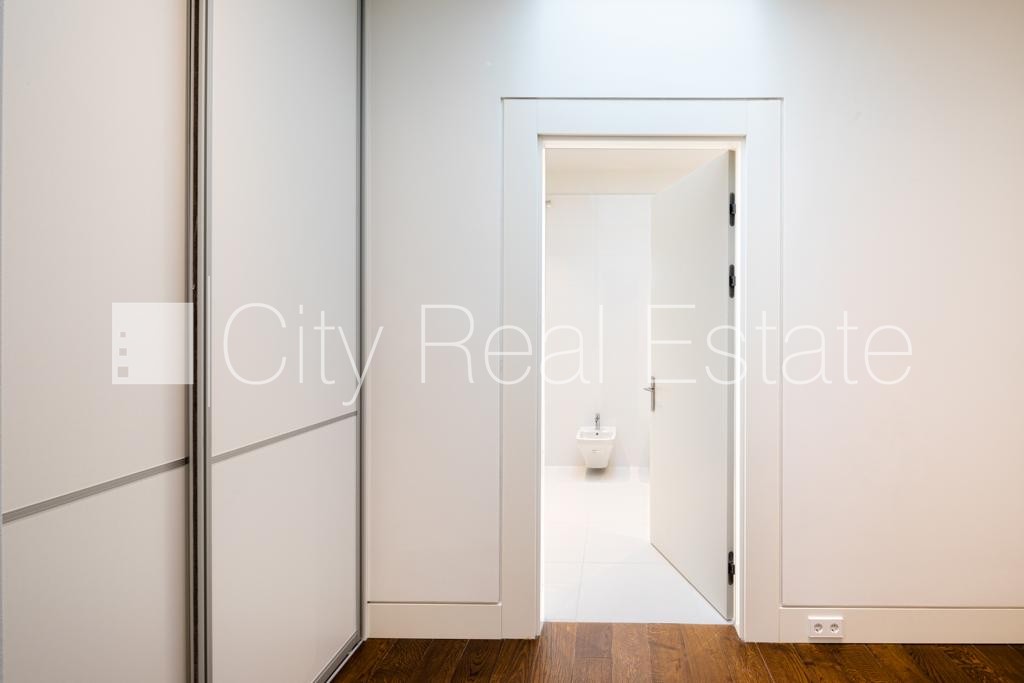 Sludinājumi. Projekts - J5, renovēta māja, vieta automašīnai, pazemes autostāvvieta, apsargāta teritorija, ir Cena: 590000 EUR Foto #17