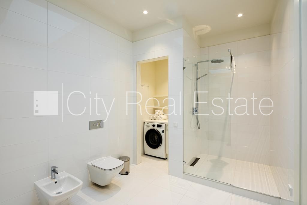 Sludinājumi. Projekts - J5, renovēta māja, vieta automašīnai, pazemes autostāvvieta, apsargāta teritorija, ir Cena: 590000 EUR Foto #22