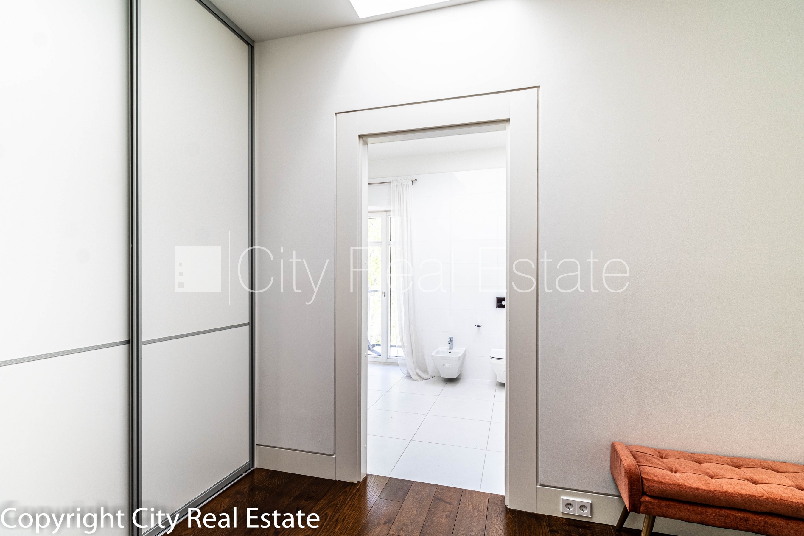 Sludinājumi. Projekts - J5, renovēta māja, vieta automašīnai, pazemes autostāvvieta, apsargāta teritorija, ir Cena: 590000 EUR Foto #19