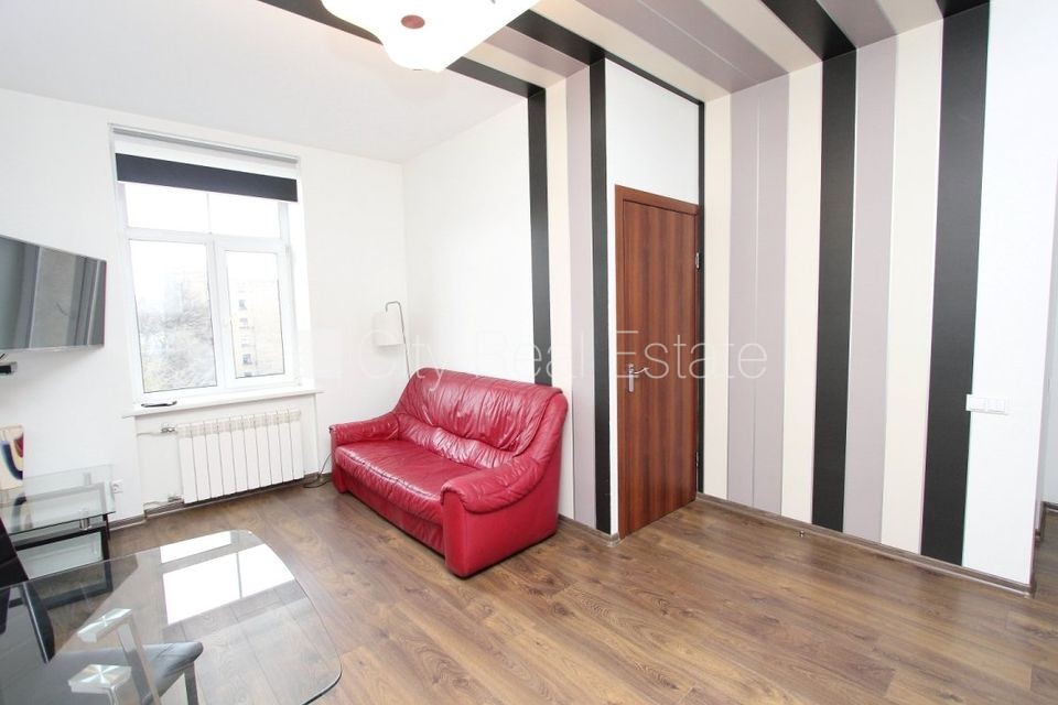 Sludinājumi. Projekts - Aleksandra Čaka 33, pagalma māja, renovēta māja, labiekārtots apzaļumots pagalms, ieeja Cena: 400 EUR/mēn Foto #3