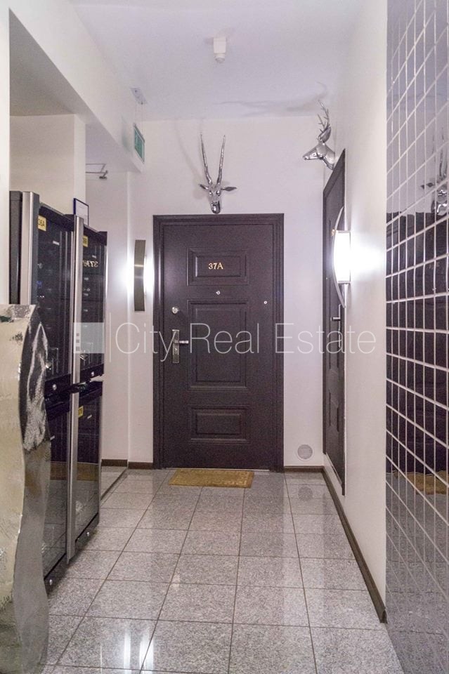 Sludinājumi. Projekts - Aleksandra Čaka 33, pagalma māja, renovēta māja, labiekārtots apzaļumots pagalms, ieeja Cena: 400 EUR/mēn Foto #11