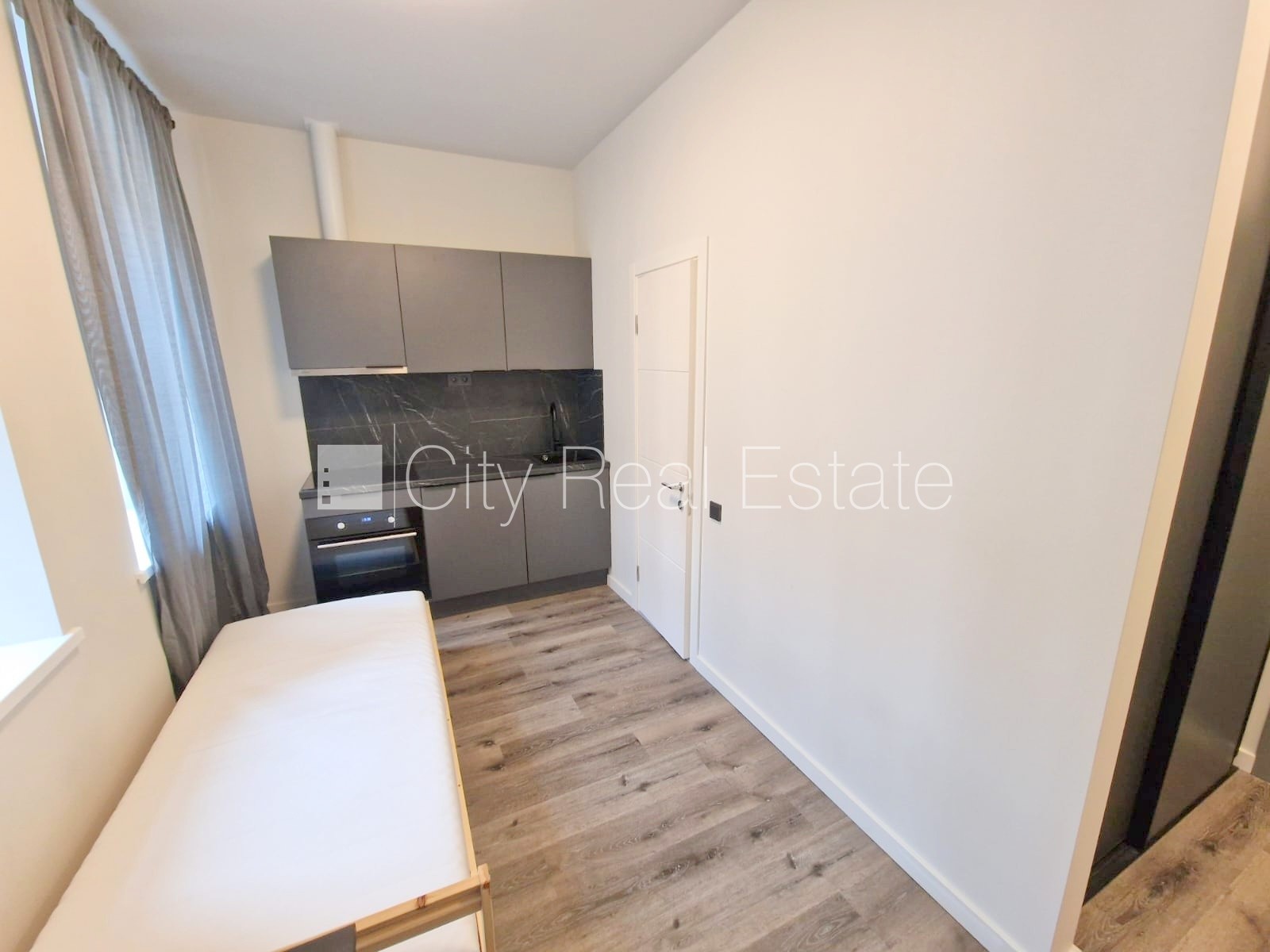 Sludinājumi. Projekts - Matīsa 38, pagalma ēka, renovēta māja, labiekārtots apzaļumots pagalms, slēgts pagalms, Cena: 350 EUR/mēn Foto #1