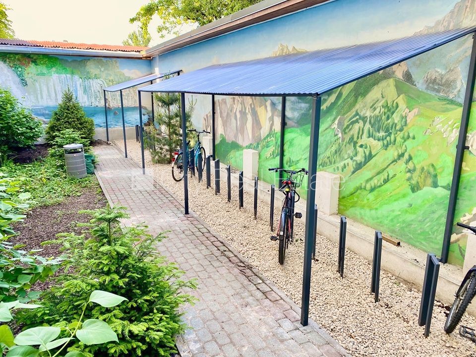 Объявление. Фасадный дом, реновированный дом, закрытый двор, вход с улицы, лестничная клетка после Цена: 300 EUR/мес. Foto #6