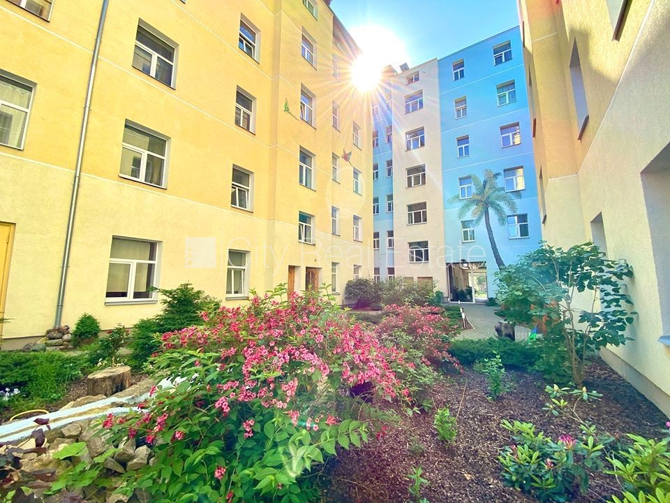 Объявление. Фасадный дом, реновированный дом, закрытый двор, вход с улицы, лестничная клетка после Цена: 300 EUR/мес. Foto #7