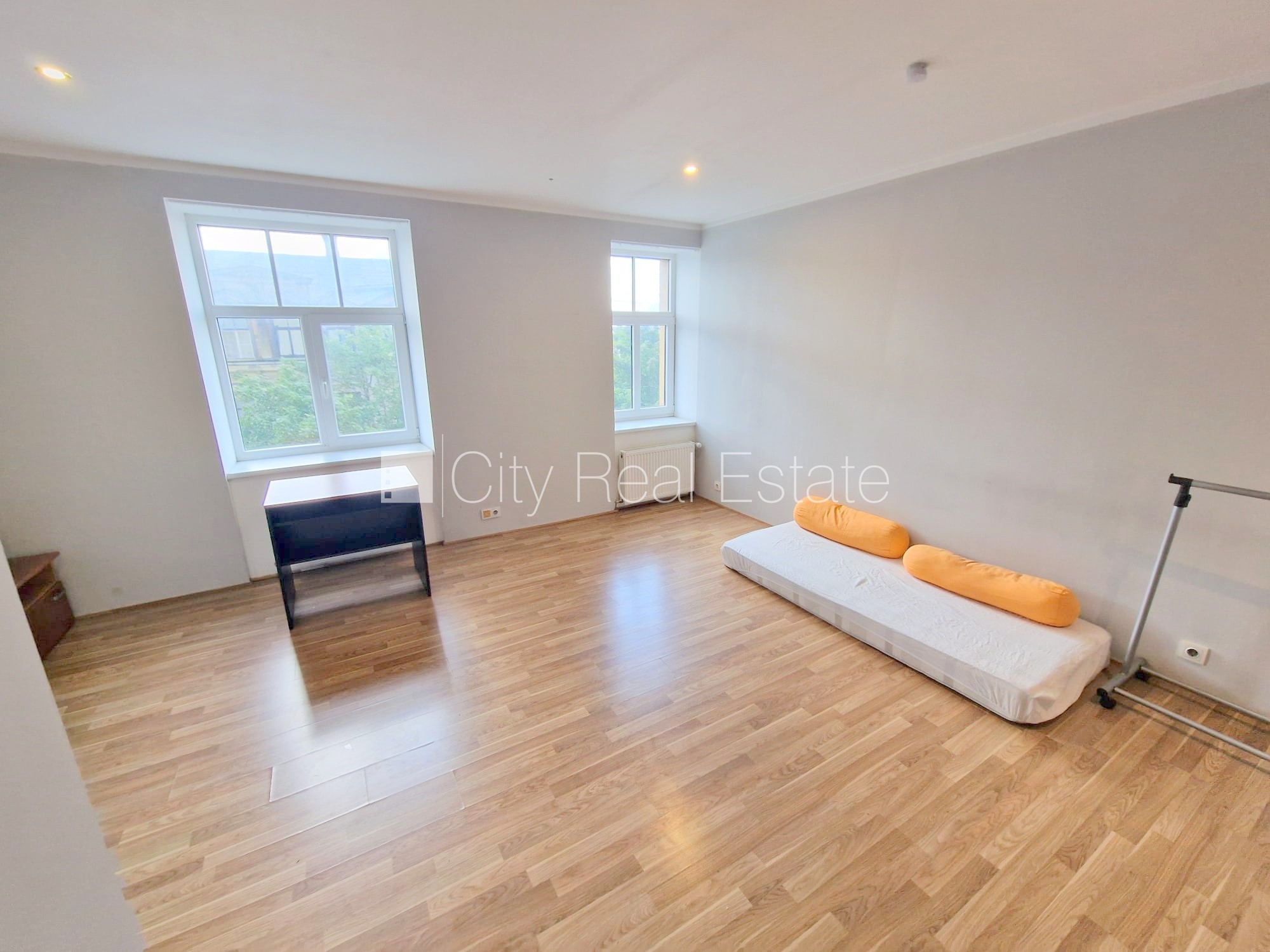 Объявление. Фасадный дом, реновированный дом, закрытый двор, вход с улицы, лестничная клетка после Цена: 320 EUR/мес. Foto #7