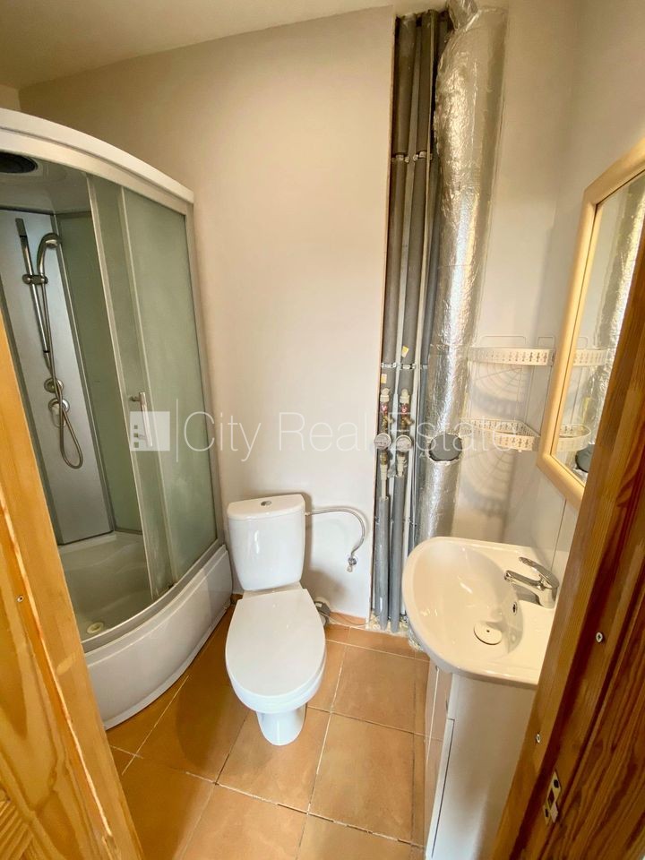 Объявление. Здание во дворе, закрытый двор, лестничная клетка после косметического ремонта, студио, кухня Цена: 280 EUR/мес. Foto #7