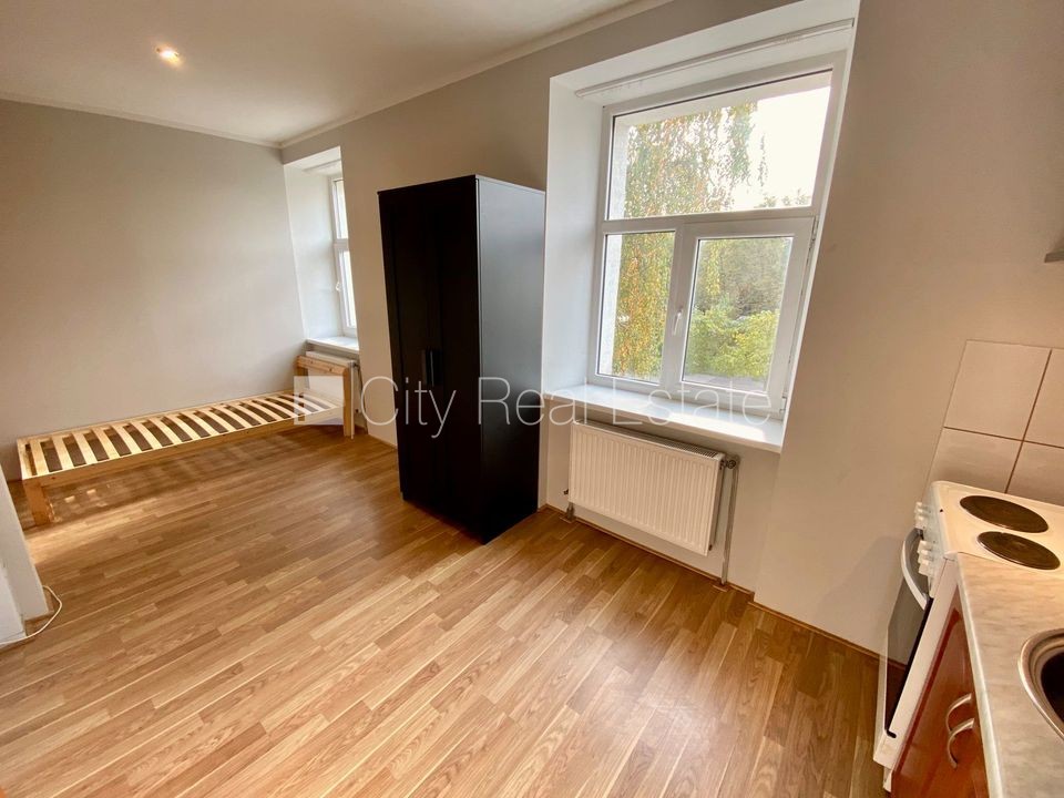 Объявление. Здание во дворе, закрытый двор, лестничная клетка после косметического ремонта, студио, кухня Цена: 280 EUR/мес. Foto #6