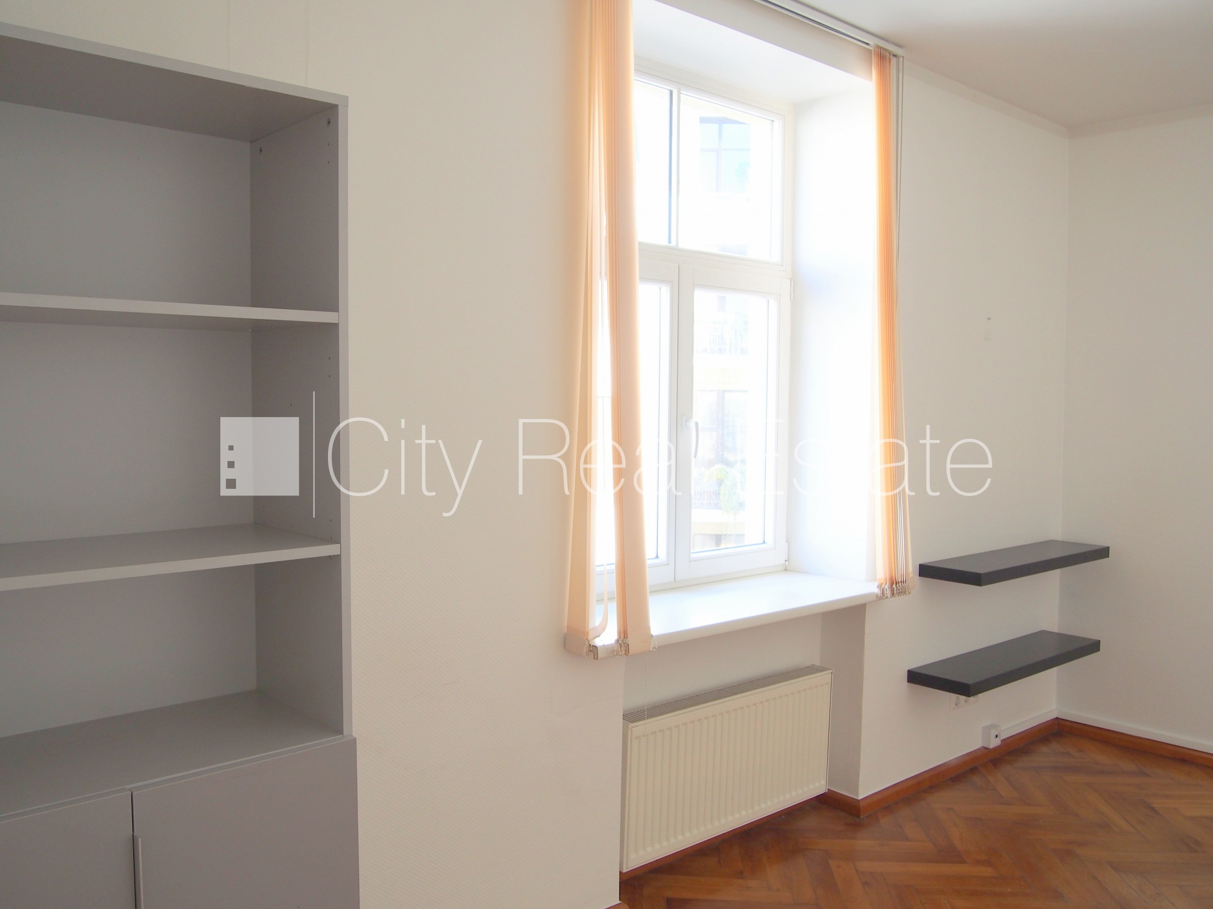 Sludinājumi. Pagalma ēka, renovēta māja, slēgts pagalms, slēgta teritorija, apsargāta teritorija, ieeja no Cena: 450 EUR/mēn Foto #4