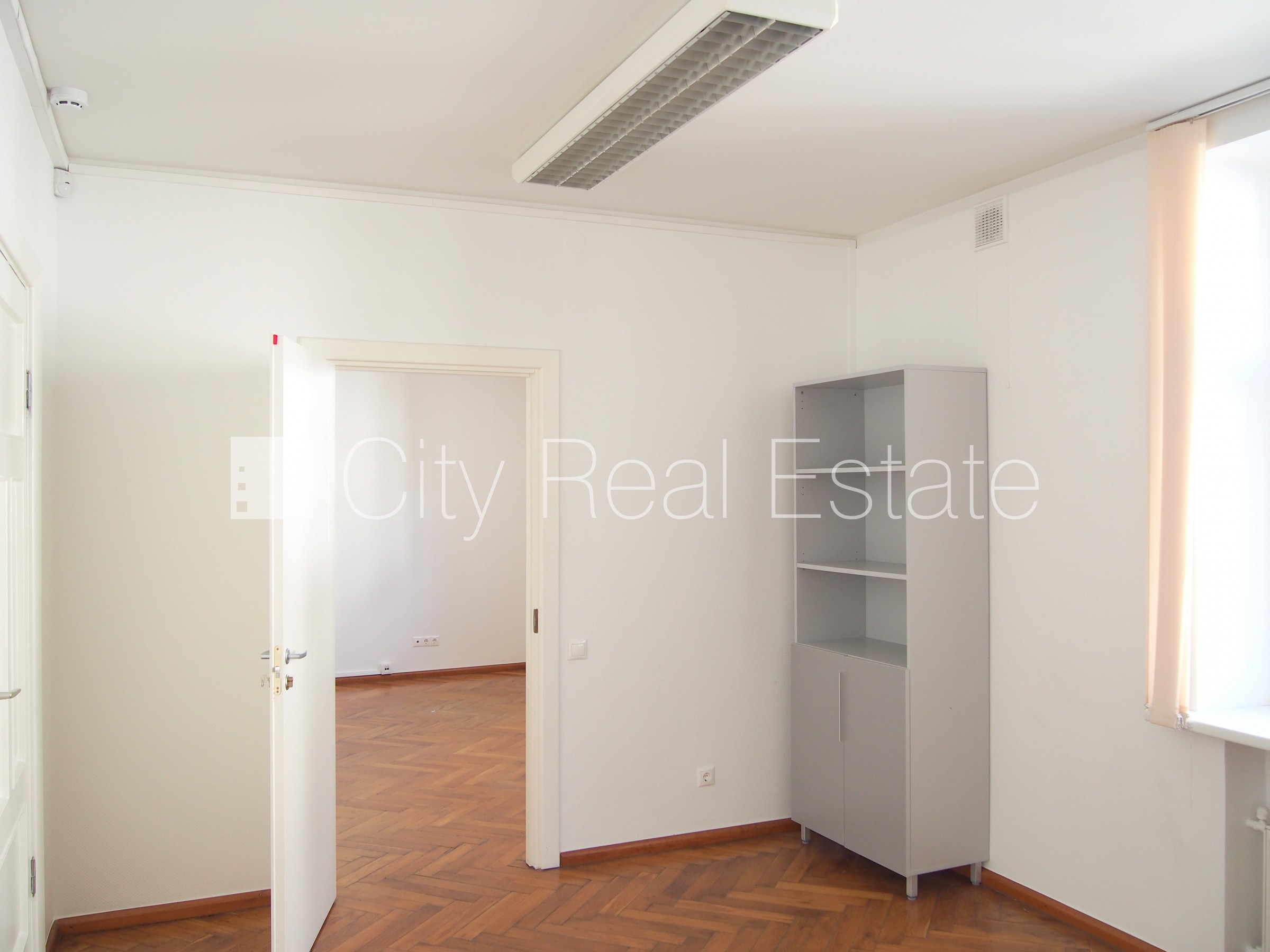 Sludinājumi. Pagalma ēka, renovēta māja, slēgts pagalms, slēgta teritorija, apsargāta teritorija, ieeja no Cena: 450 EUR/mēn Foto #1