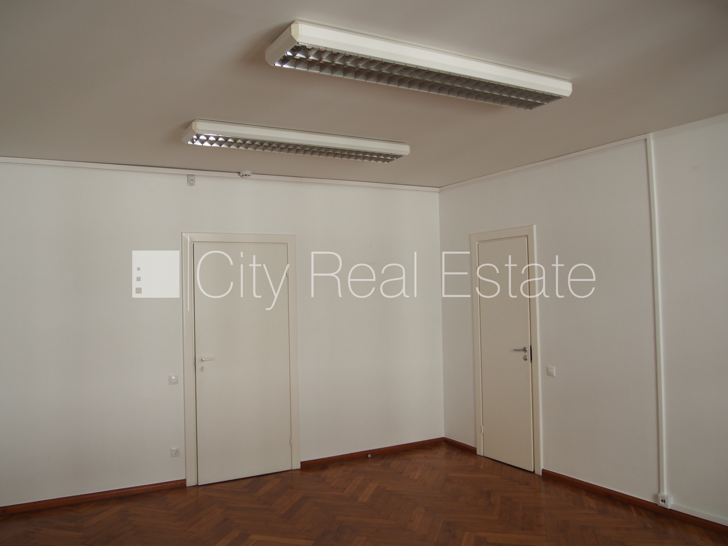 Sludinājumi. Pagalma ēka, renovēta māja, slēgts pagalms, slēgta teritorija, apsargāta teritorija, ieeja no Cena: 450 EUR/mēn Foto #5